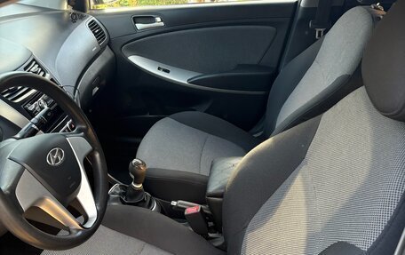 Hyundai Solaris II рестайлинг, 2011 год, 700 000 рублей, 5 фотография