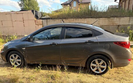 Hyundai Solaris II рестайлинг, 2011 год, 700 000 рублей, 3 фотография
