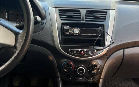 Hyundai Solaris II рестайлинг, 2011 год, 700 000 рублей, 9 фотография
