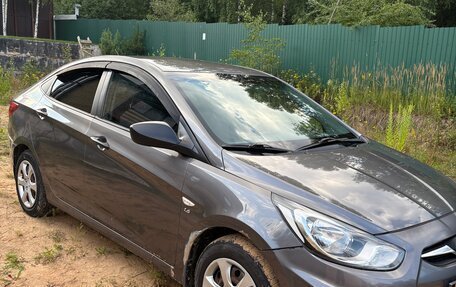 Hyundai Solaris II рестайлинг, 2011 год, 700 000 рублей, 13 фотография
