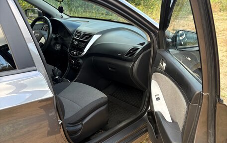 Hyundai Solaris II рестайлинг, 2011 год, 700 000 рублей, 12 фотография