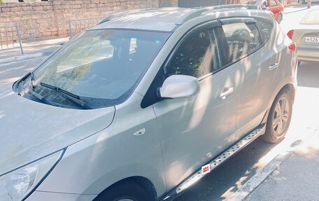 Hyundai Tucson III, 2010 год, 850 000 рублей, 2 фотография