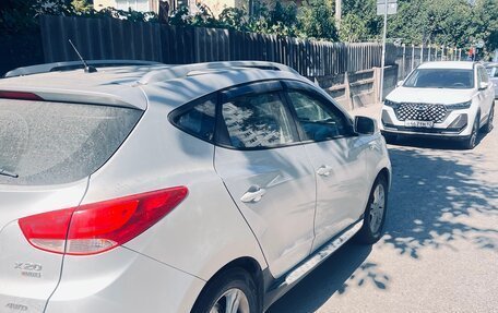 Hyundai Tucson III, 2010 год, 850 000 рублей, 4 фотография