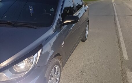 Hyundai Solaris II рестайлинг, 2011 год, 750 000 рублей, 3 фотография