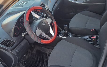 Hyundai Solaris II рестайлинг, 2011 год, 750 000 рублей, 6 фотография