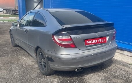 Mercedes-Benz C-Класс, 2005 год, 400 000 рублей, 1 фотография