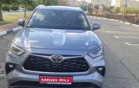 Toyota Highlander, 2021 год, 5 300 000 рублей, 1 фотография