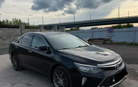 Toyota Camry, 2017 год, 1 830 000 рублей, 3 фотография