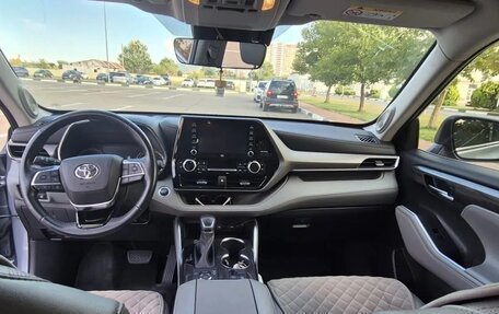 Toyota Highlander, 2021 год, 5 300 000 рублей, 6 фотография