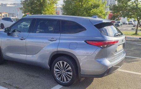Toyota Highlander, 2021 год, 5 300 000 рублей, 4 фотография