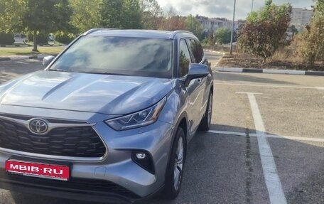 Toyota Highlander, 2021 год, 5 300 000 рублей, 2 фотография