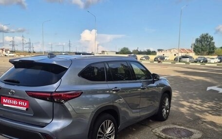 Toyota Highlander, 2021 год, 5 300 000 рублей, 3 фотография