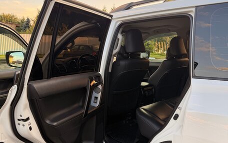 Toyota Land Cruiser Prado 150 рестайлинг 2, 2015 год, 3 695 000 рублей, 10 фотография