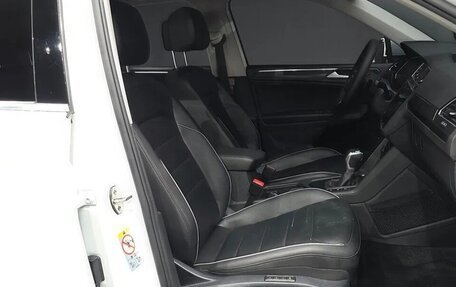 Volkswagen Tiguan II, 2023 год, 3 750 000 рублей, 22 фотография