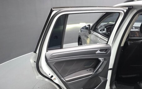 Volkswagen Tiguan II, 2023 год, 3 750 000 рублей, 23 фотография