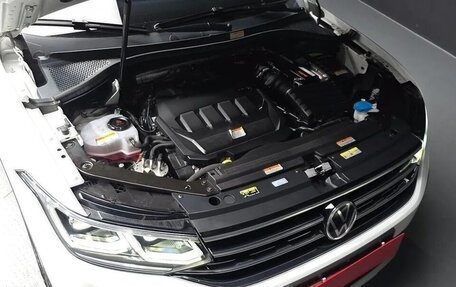 Volkswagen Tiguan II, 2023 год, 3 750 000 рублей, 27 фотография
