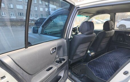 Toyota Kluger I, 2003 год, 13 фотография