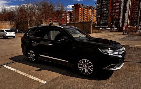 Mitsubishi Outlander III рестайлинг 3, 2018 год, 2 900 000 рублей, 2 фотография