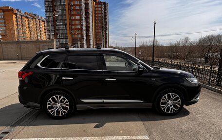 Mitsubishi Outlander III рестайлинг 3, 2018 год, 2 900 000 рублей, 3 фотография