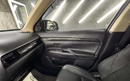 Mitsubishi Outlander III рестайлинг 3, 2018 год, 2 900 000 рублей, 14 фотография