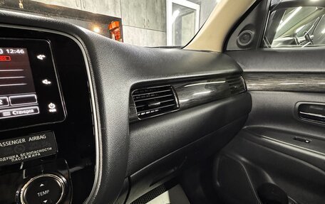 Mitsubishi Outlander III рестайлинг 3, 2018 год, 2 900 000 рублей, 15 фотография