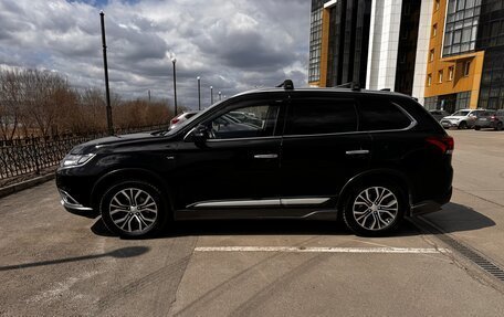 Mitsubishi Outlander III рестайлинг 3, 2018 год, 2 900 000 рублей, 8 фотография