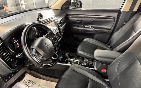 Mitsubishi Outlander III рестайлинг 3, 2018 год, 2 900 000 рублей, 17 фотография
