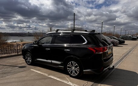 Mitsubishi Outlander III рестайлинг 3, 2018 год, 2 900 000 рублей, 7 фотография