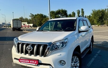 Toyota Land Cruiser Prado 150 рестайлинг 2, 2014 год, 4 000 000 рублей, 2 фотография