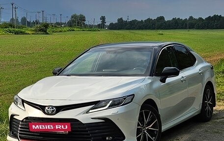 Toyota Camry, 2021 год, 3 300 000 рублей, 6 фотография