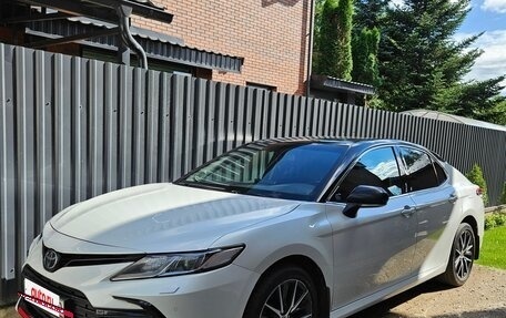 Toyota Camry, 2021 год, 3 300 000 рублей, 5 фотография