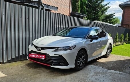 Toyota Camry, 2021 год, 3 300 000 рублей, 4 фотография