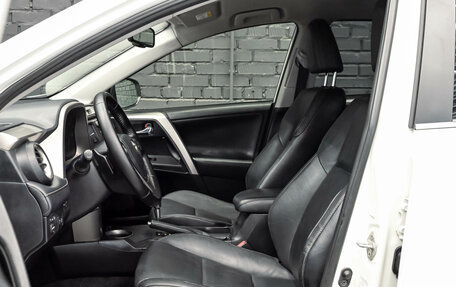 Toyota RAV4, 2015 год, 1 980 000 рублей, 9 фотография