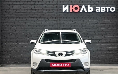 Toyota RAV4, 2015 год, 1 980 000 рублей, 2 фотография