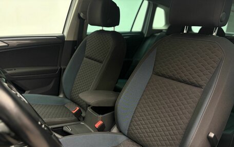 Volkswagen Tiguan II, 2019 год, 2 565 000 рублей, 16 фотография