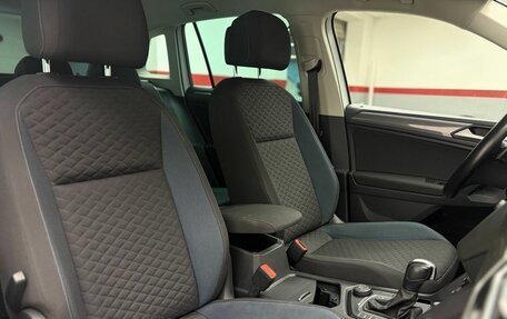 Volkswagen Tiguan II, 2019 год, 2 565 000 рублей, 21 фотография