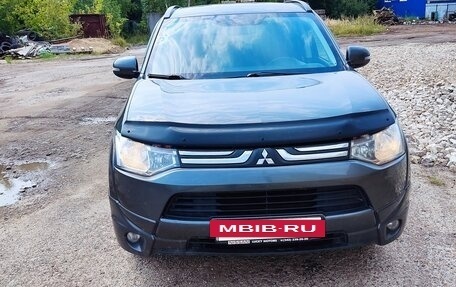 Mitsubishi Outlander III рестайлинг 3, 2013 год, 1 430 000 рублей, 2 фотография
