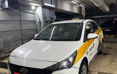Hyundai Solaris II рестайлинг, 2021 год, 850 000 рублей, 1 фотография