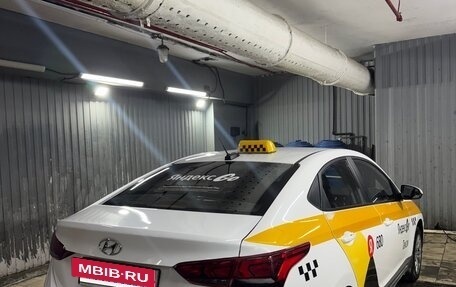 Hyundai Solaris II рестайлинг, 2021 год, 850 000 рублей, 4 фотография
