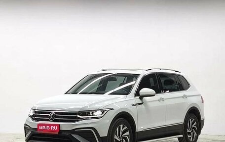 Volkswagen Tiguan II, 2021 год, 2 470 000 рублей, 1 фотография