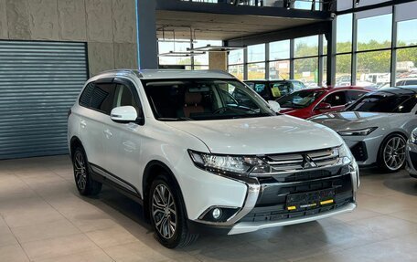 Mitsubishi Outlander III рестайлинг 3, 2018 год, 1 890 000 рублей, 3 фотография