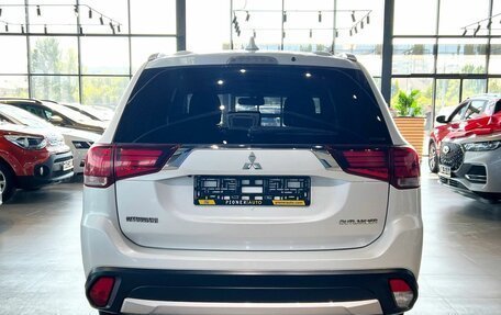 Mitsubishi Outlander III рестайлинг 3, 2018 год, 1 890 000 рублей, 5 фотография