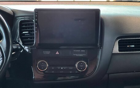 Mitsubishi Outlander III рестайлинг 3, 2018 год, 1 890 000 рублей, 10 фотография