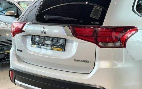 Mitsubishi Outlander III рестайлинг 3, 2018 год, 1 890 000 рублей, 8 фотография