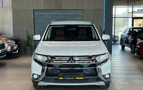 Mitsubishi Outlander III рестайлинг 3, 2018 год, 1 890 000 рублей, 2 фотография