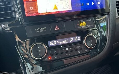 Mitsubishi Outlander III рестайлинг 3, 2018 год, 1 890 000 рублей, 12 фотография
