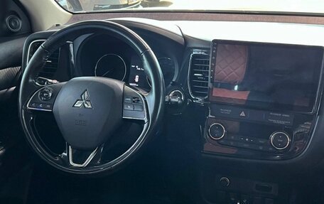 Mitsubishi Outlander III рестайлинг 3, 2018 год, 1 890 000 рублей, 21 фотография