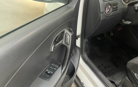 Volkswagen Polo VI (EU Market), 2011 год, 350 000 рублей, 17 фотография