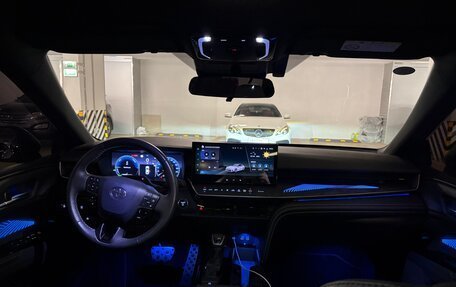 Toyota Camry, 2024 год, 3 700 000 рублей, 10 фотография