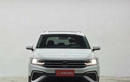 Volkswagen Tiguan II, 2021 год, 2 470 000 рублей, 2 фотография
